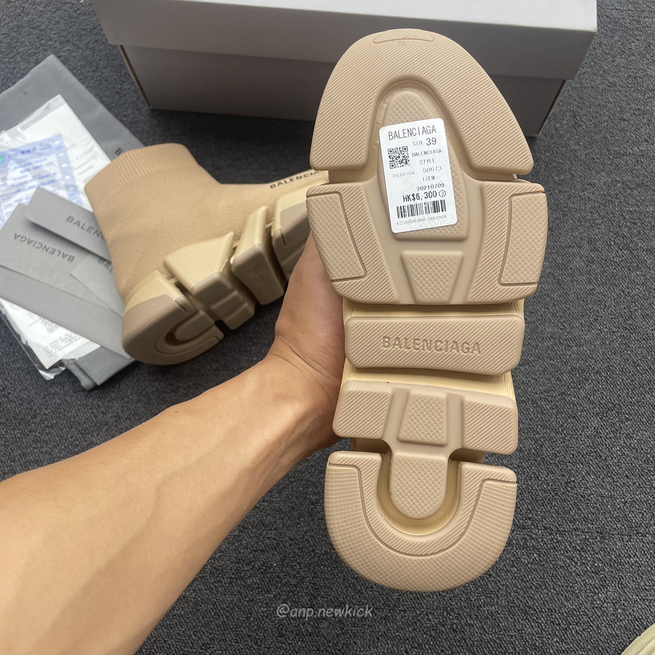 Balenciaga Speed 2.0 Beige Knit Sole Sock Sneakers (4) - www.newkick.vip